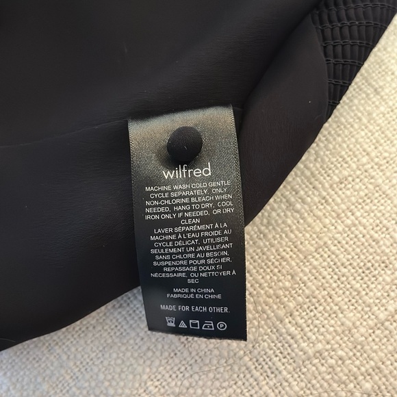 Wilfred Black Puff-Sleeve Button Front Blouse - Picture 2 of 2